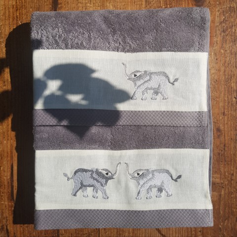 Jungle - Coppia asciugamani con balza in lino ricamata